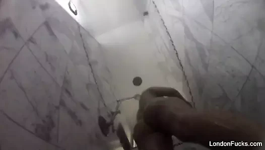 Londra keyes bir kamera duş alır