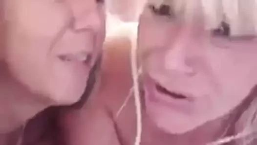 Maria do bairro do insta em familia