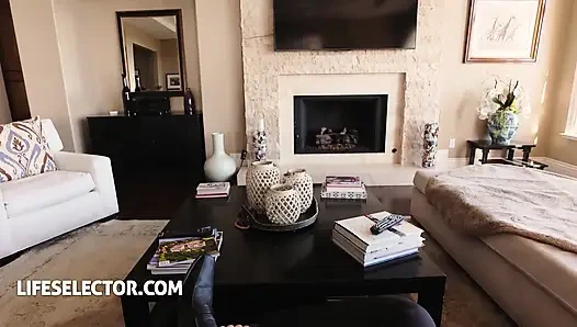 Hizmetçi Stacy Bloom katıldığında ev ziyareti çıldırıyor