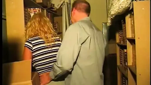 Sevimli zenci bebek açık havada güzel bir sert sikişin tadını çıkarıyor