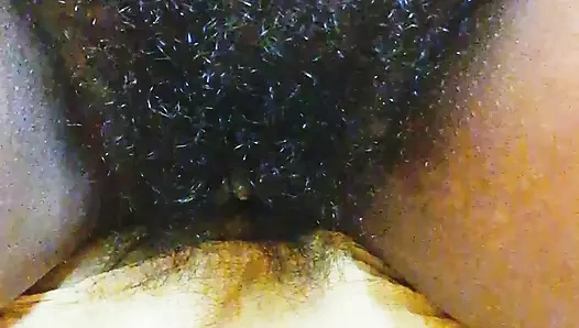 Amcığını ovuyor, parmaklıyor ve boşalıyor sadece 18+