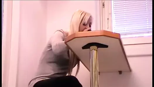 Prenses barby köle richie'yi besliyor