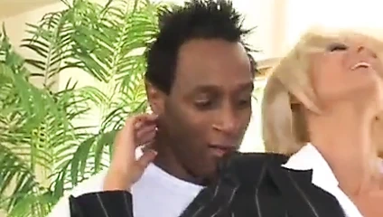 Büyük memeler İngiliz milf kahrolası emme büyük siyah horoz