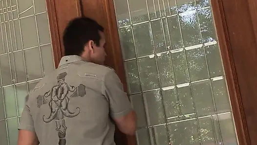 Büyük kalın yarak dik memeli genç azgın latinayı sikiyor