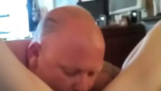 Milo elma videoları yaparken zencefili beceriyor