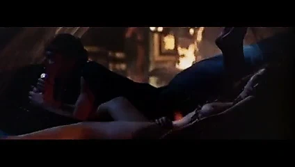 Caligula'da Helen Mirren