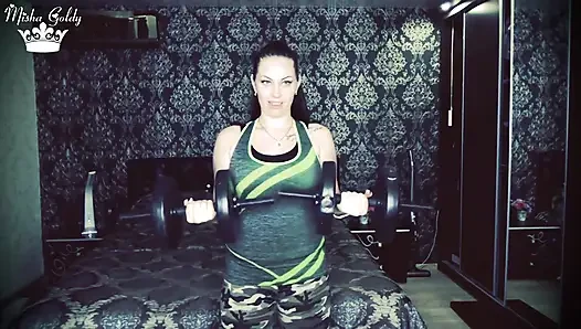 Biceps ve omuz mücadelesi için 50 ağırlık kaldırma tekrarı!