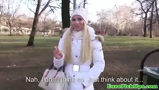 euro pulicsex sürtük iğne yapmak üzerinde açık havada