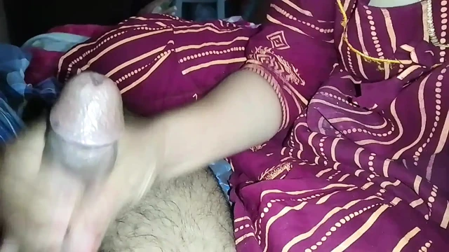 Hintli kadın kocasının penisini ağzına sokuyor