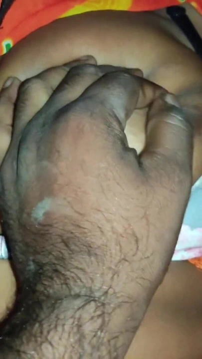 "Hintli evli kadın ve grup seks" ile büyüleyici an