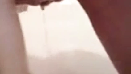 Genç gf kahrolası bir bira şişesi