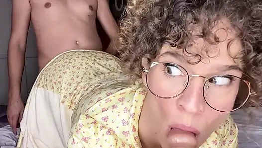 Üvey anne ve üvey oğlu üçlü seks 31 talimatı ve döl yeme! Üvey annenin yüzünün gözlerinin derinliklerine bakarken ne kadar güzel bir görüntüsü