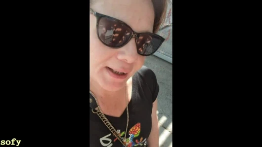 Tatillerde dairesinde bir yabancıyla tanışıyorum ve o beni iyi bir milf gibi sikiyor