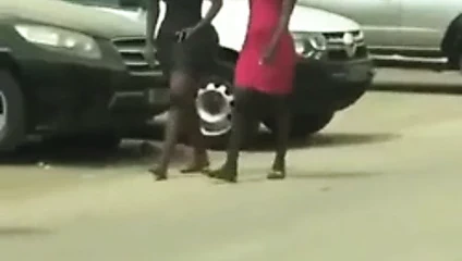 Doğal çizmeli ince Afrika tatlısı (çıplak olmayan)