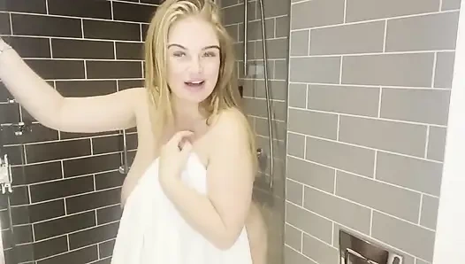 Banyoda kendimi aptal gibi sikiyorum