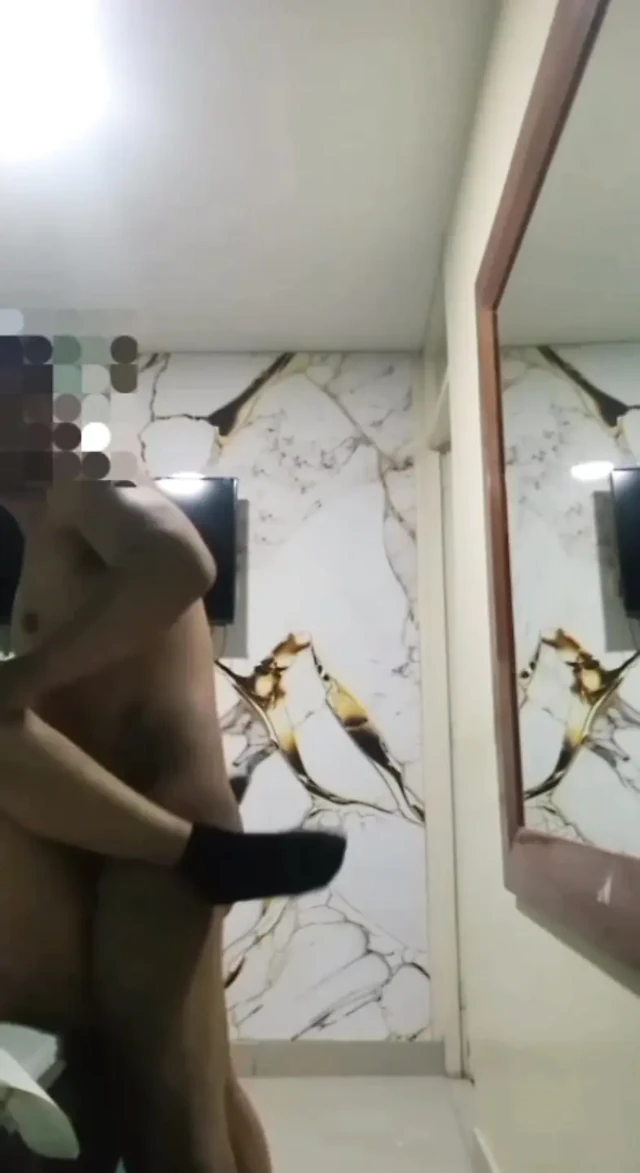 Eski sevgilimin en iyi arkadaşı beni ziyarete geldi ve ikinci bölümü çekiyoruz