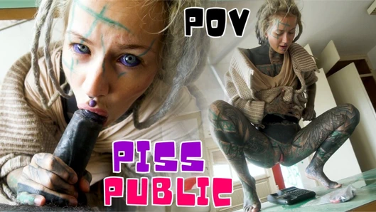 Dövmeli minxs açık havada götünü mahvediyor orgazm