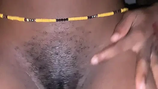 Afrikalı zenci genç kız yağlanmış elma buttom twirking, seksi dans bakış açısı