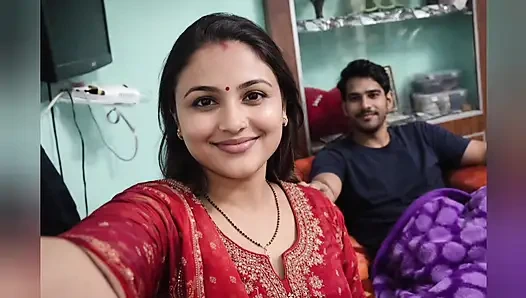 Hintli yerel köylü kız sıkı sert öpüşme videosu, Hintli yerel köylü kız açık havada romantik video