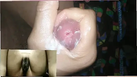 Evli kadın görüntülü görüşmede kocası için mastürbasyon yapıyor