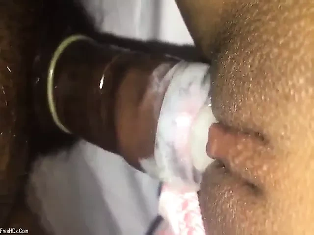 Yeni evli Hint karısı çok sıkı bir kedi, acı verici