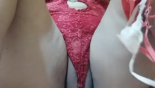 Amcık kokulu tangalar: hoşuma gidiyor çok heyecan verici bir fetiş.