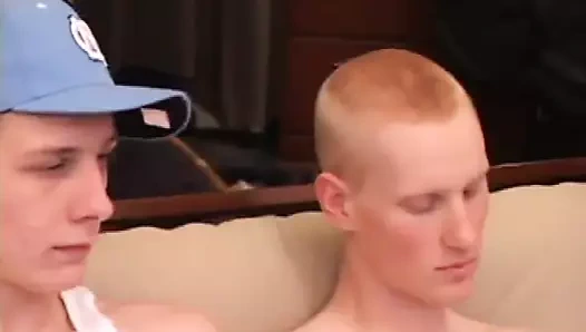 düz twinks mastürbasyon kapalı ve emme horoz