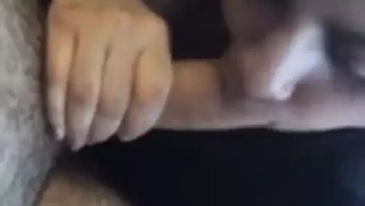 Hintli kız büyük bir yarak emiyor