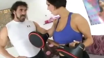 Muhteşem esmer sikikleri trainer