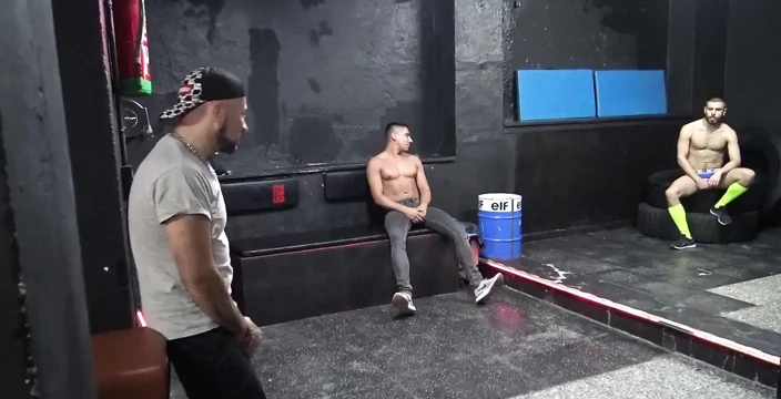 Jess ve Salvador Mendoza tarafından korunmasız kullanılan seksi Chucho Martin