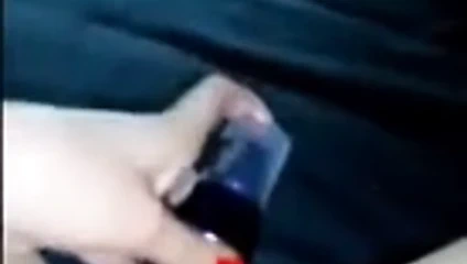 Zenica se igra- karısı kedi ile oynuyor