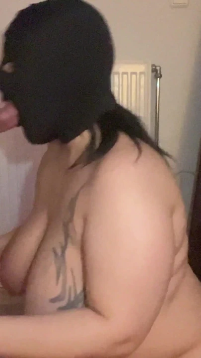 Maskeli gerçek çift - yoğun domaltmalı sikiş ve dölleme için ıslak sakso