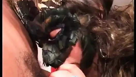 Bu gece için umutsuzluk duymuyorum, siyah bir penis buldum