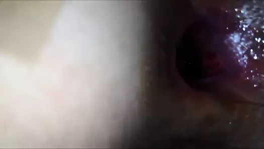 İçine bakmak için kıçımı bantla ve esnemeyle püskürt