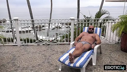 Karısı kocasını aldatıyor