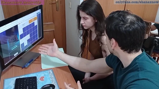 Genç öğrenci şantaj, pov oral seks, ağzına boşalmak, yutmak.