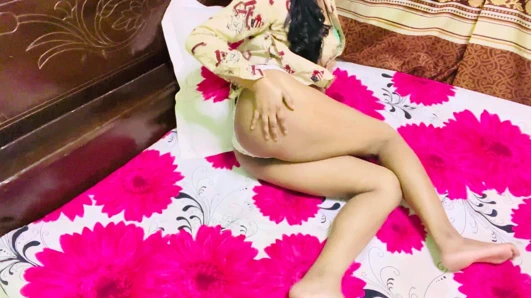 Bu oyuncağımla susuzluğumu gideriyorum. Çok ateşliyim.