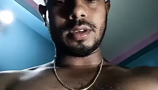 Altınımla işim bittikten sonra elimle mastürbasyon yapıyorum.