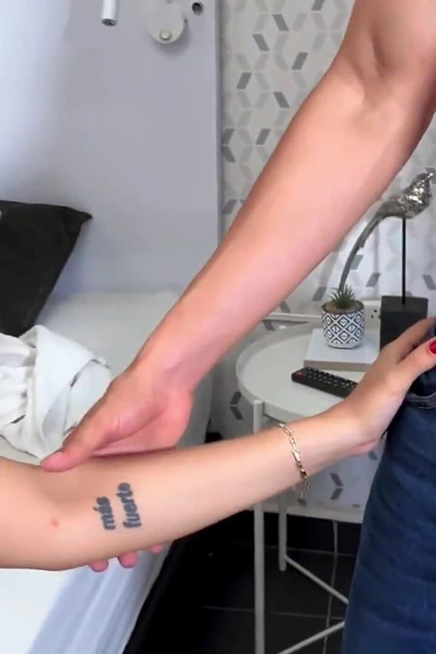 Koca Götlü Komşum Benden Mobilya Konusunda Yardım İstiyor Ve Sonunda Evde Sert Bir Şekilde Sikişiyoruz