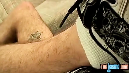 Twinky masturbates süre gösterme kapalı onun seksi tabanlar