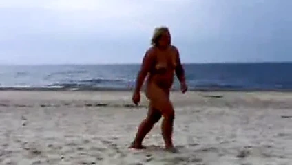 plajda çıplak kedi