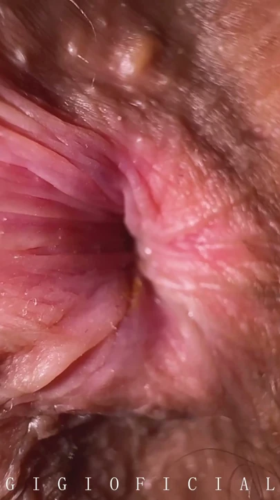 Üvey babam göt deliğimi koklamayı seviyor ve götümü videoya çekmeyi de seviyor yakın çekim | Klip 1