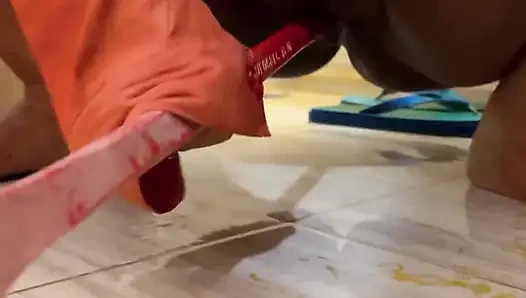 Büyük memeli iri güzel kadın ateşli kolaj kız anippe tuvalette pansiyon banyosunda küstah seks ve sınırsız işeme