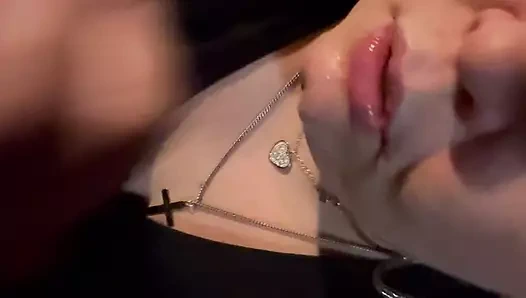 Jaylee yüze boşalmasını alıyor