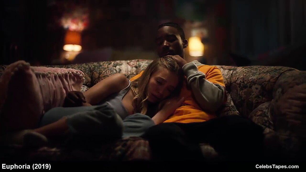 Barbie ferreira, avcı schafer, sydney sweeney çıplak ve seks
