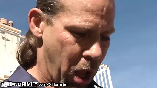 Lütfen üvey baba, sikini emmeme izin ver