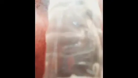 Minyon Asyalı güzellik büyük bir dildoyla kontrolü ele alıyor'