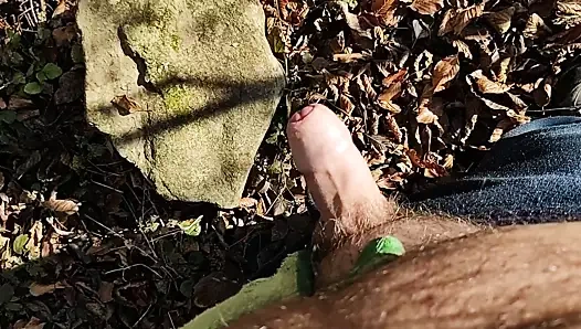 Kirli inşaat işçisi açık havada cum mastürbasyon