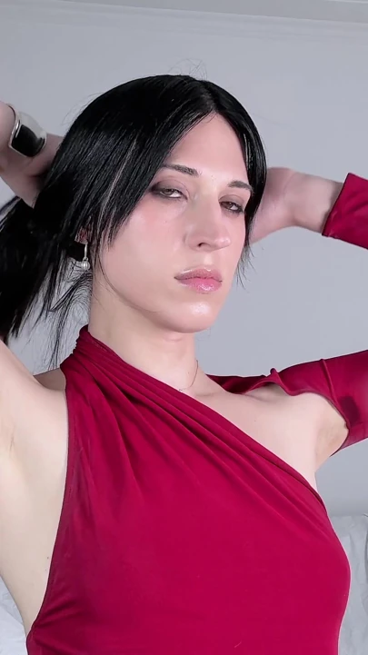 Nbnabunny trans porno, sürtük sert boşalana ve kendi dölünü yiyene kadar deliğini genişçe genişletiyor