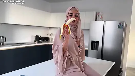 Aç Müslüman kız büyük zenci yarağıyla çabucak sikiyor